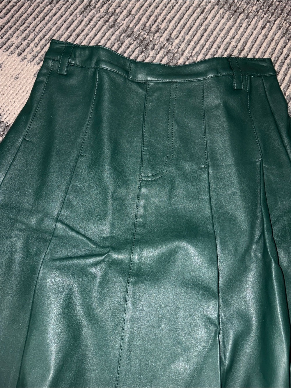 Green leather pleated skirt - Picture 3 of 3